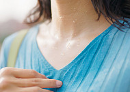 다한증으로 옷 젖는 불편… 바르는 치료로 관리 부담 줄일까[e건강~쏙]