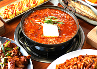 '2TV 생생정보' 오늘방송맛집- 장사의 신, 얼큰한 돼지고기 김치찌개 맛집 '오○○'