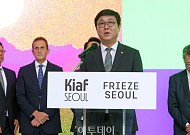 최휘영 장관 “서울, 국제 미술계가 주목하는 도시”…키아프·프리즈 서울 개막
