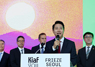 ‘키아프·프리즈 서울’ 개막⋯오세훈 “문화예술도시 위상 높이는 계기 되기를”