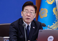 李 “기초연금, 국내 거주기간 봐야…경찰 뼈깎는 자정 필요”[종합]
