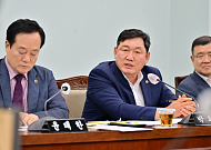 “지속가능 일자리 6억 빼서 3개월 알바?”…부산시 복지예산 도마에