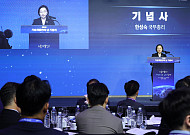 한총리 “미래산업·딥테크엔 정부가 장기 투자자…‘투자형 R&D’ 도입”