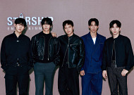 몬스타엑스, 컴백 첫 주 아이튠즈 차트 싹쓸이⋯“다음이 궁금한 팀 될 것” [일문일답]