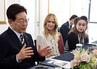 李대통령, 美영화협회 회원사 접견…“한국서 새로운 기회 만들어보길”
