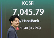 코스피, 21일 만에 장중 7000선 탈환…아스트라 훈풍에 반도체 강세