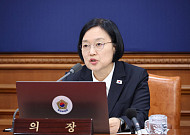 한총리 “2027년 AI 정부혁신 본격화…우수 공무원 과감히 포상”