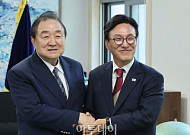 김민석 민주당 대표, 정대철 헌정회장 예방 [포토]
