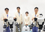 삼성서울병원, 인간 의사와 로봇 2대의 수술 협업 세계 최초 구현