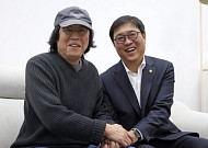 최휘영 장관, 이창동 베네치아 수상 축하…“한국 영화사의 위대한 이정표”