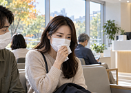 접종보다 먼저 온 독감·코로나…증상부터 백신까지 총정리 [이슈크래커]