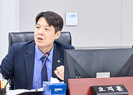 사업자까지 뽑고 행사 중단…경기도 이주아동 65%·학자금 62% 감액