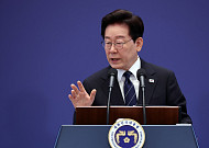 李 대통령 "재개발·택지 공급 늘려 집값 잡겠다…매주 직접 확인"