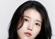 아이유, 데뷔 기념일 맞아 2억원 기부⋯올해만 누적 6억원