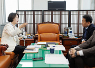 추미애, 민주당과 첫 예산협의…세입 개편·국비 증액 건의
