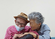 “병구완 3년 효자 없다는데”…10년 간병한 부부 사랑에 눈물