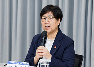 정은경 장관, 연휴 앞두고 복지현장 방문⋯"현장 노고에 감사"