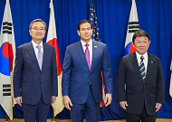한미일 '북한 완전한 비핵화' 재확인...경제협력 공감대