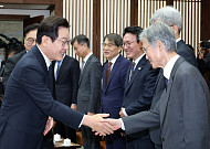 손봉기 제청부터 재제청 거부까지...전면전 번진 조희대-靑 충돌