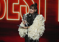 블랙핑크 리사, 'MTV VMA' 베스트 팝 수상⋯아시아 솔로 최초