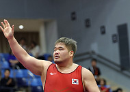 레슬링 김민석, 3회 연속 동메달…근육 파열 딛고 선전[아시안게임]