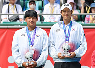 남지성·박의성, 일본에 져 남자복식 은메달⋯12년 만의 金 무산 [아시안게임]