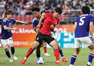 한국 남자축구, 일본과 결승서 득점 없이 전반 마무리 [아시안게임]