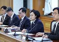 한총리 “AI 해킹에 기존 보안체계 한계…개인정보보호 인증 전면 검토”
