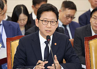 국감 오른 LGU+ IMSI·해킹 은폐 논란…정부 “위약금 조치 검토”