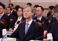 기관당 9분, 질문 0번 245곳…조희대로 열고 김혜경으로 닫은 국감[2026 국감 성적표①]