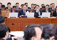 국감 첫날 호남 반도체 '부지 진실공방'… 野 ETF 추궁엔 “송구"[종합]