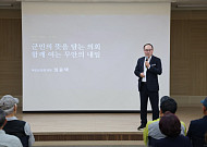 임윤택 무안군의장, 어르신들과 소통…지역 현안 설명