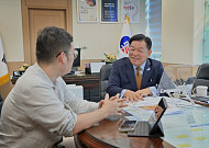 [취임 100일 인터뷰]"북항의 미래, 피부로 느껴야 한다"…강철호 동구청장, 산복도로와 북항을 동시에 잡는다