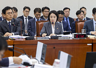 김병주 빠진 중기부 국감…여야, 태양광·오염수 놓고 공방 [국감]