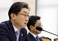 이억원 위원장 “보이스피싱 무과실배상책임 도입 검토…금융·통신사 책임 강화” [국감]