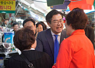 박찬대 100일, 다시 찾은 시장…"요즘 손님들이 이음카드를 많이 써요"