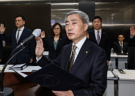 한은 국감서 '통화-재정정책' 충돌 공방⋯신현송 총재, ETF 사태에 사과 [종합]