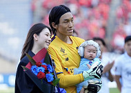 “결혼 후 버킷리스트” 김진경, 딸과 김승규 J리그 200경기 축하