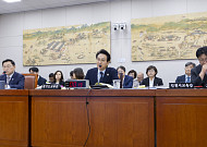 교육위 국감, 교부금 개편·하이러닝 도마…안민석 “위법 드러나면 수사의뢰” [국감]