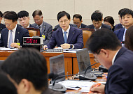 여야, 복지위 국감서 국민연금 ‘리밸런싱 유예’ 공방 [국감]