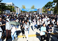 대학 졸업은 OECD 최고인데⋯석·박사 취득률은 3% 그쳐