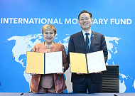 IMF 총재 "韓 통화긴축·재정중립 정책조합 적절"