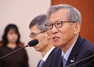유홍준 국립중앙박물관장 사의…개인 소장품 오인 전시 책임