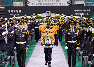 추미애, 영결식 직후 국감장서 조건없이 사과…’소방 빨대' 엿새 만에