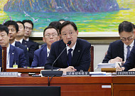 '아들 재직' 미래에셋운용 이해충돌 의혹에…이찬진 "직무 관련 없어" [국감]