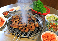 '2TV 생생정보' 오늘방송맛집- 가격파괴, 국내산 돼지갈비가 단돈 1만원대? '백○'