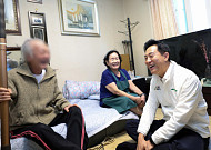 "병원 대신 살던 집에서 존엄하게"⋯'서울형 통합돌봄' 1.4만 명 혜택 넘어 인프라 확충