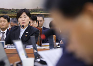 송미령 “농민을 투기꾼이라 한 적 없어”…농지조사 ‘졸속’ 비판에 반박 [국감]
