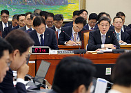 산은 부산 이전부터 레버리지 ETF까지…금융당국 정책·감독 책임 도마 [국감]