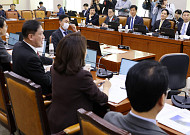 여야 ‘공소취소’ 충돌…“대통령 종용”·“정치 공세”[국감]